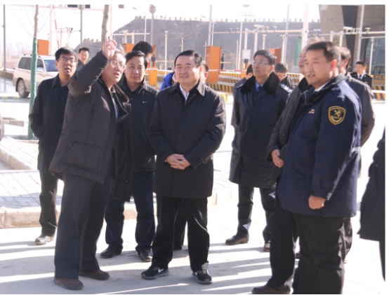 省委副書記、省長郝鵬視察青海曹家堡保稅物流中心