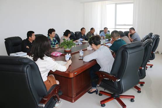 省商務廳副廳長朱小青協同西寧海關、省檢驗檢疫局一行深入企業就保稅物流中心封關運營