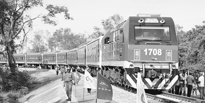 搭中國快車，促非洲發展